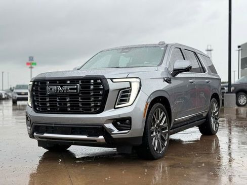 Used 2025 GMC Yukon Denali Ultimate AWD/4WD image 4