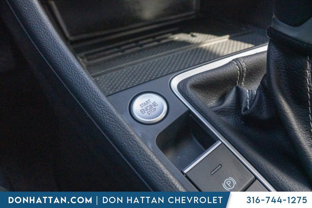 Used 2025 Volkswagen Jetta SE FWD image 11