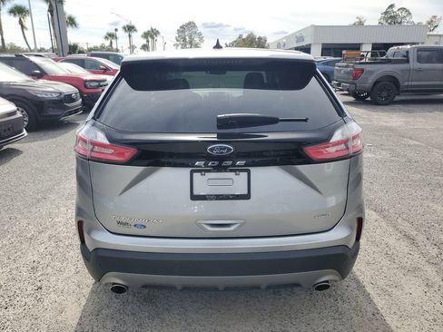 Used 2024 Ford Edge Titanium image 9