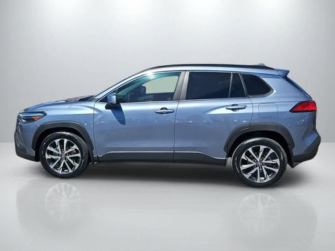 Used 2022 Toyota Corolla Cross XLE w/ Convenience Package FWD image 7