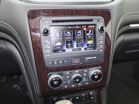 Used 2017 Chevrolet Traverse LT image 22