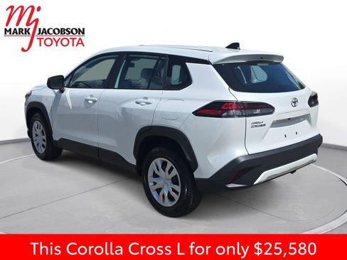 Used 2026 Toyota Corolla Cross L image 13