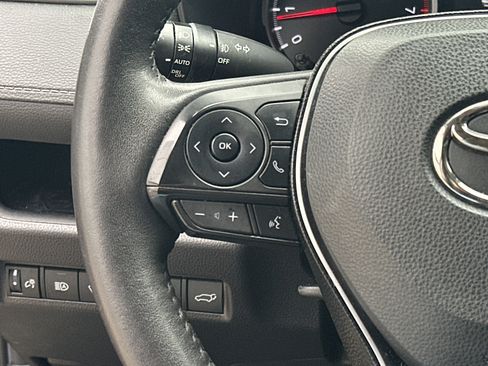 Used 2021 Toyota RAV4 XLE w/ Convenience Package AWD/4WD image 18