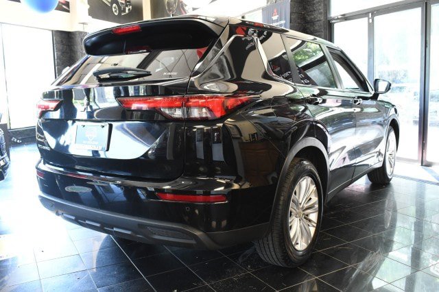 Used 2024 Mitsubishi Outlander ES AWD/4WD image 10