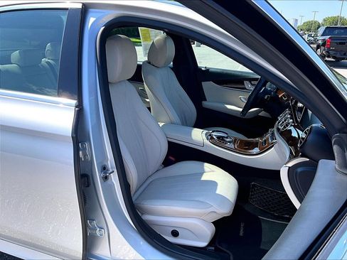 Used 2019 Mercedes-Benz E 300 4MATIC image 11