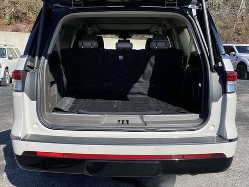Used 2024 Lincoln Navigator L Reserve image 12