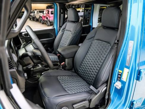 Used 2024 Jeep Wrangler Unlimited w/ Convenience Group AWD/4WD image 60