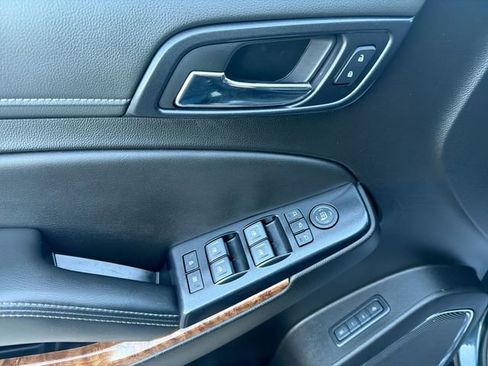 Used 2020 Chevrolet Suburban Premier image 24