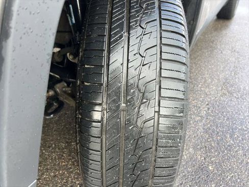 Certified 2019 Jeep Cherokee Latitude Plus w/ Comfort/Convenience Group image 27