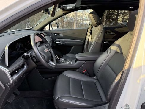 Used 2024 Cadillac XT4 Premium Luxury image 15