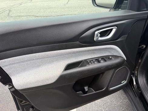 Used 2022 Jeep Compass Latitude w/ Sun and Sound Group FWD image 7