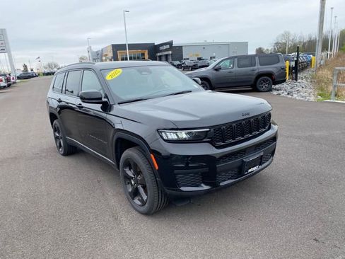 Used 2025 Jeep Grand Cherokee L Altitude AWD/4WD image 3