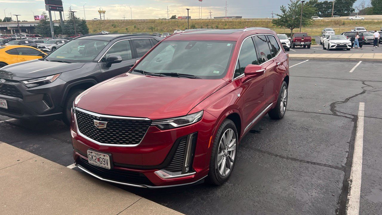 Used 2023 Cadillac XT6 Premium Luxury AWD/4WD image 3