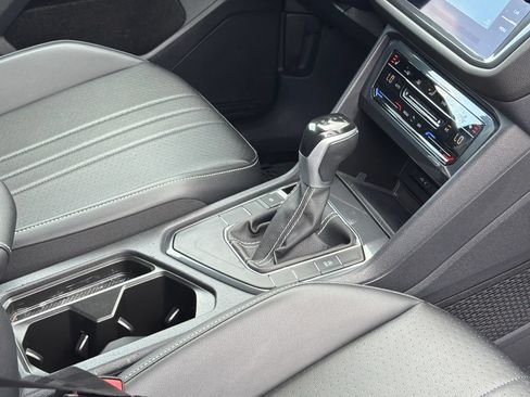 Certified 2023 Volkswagen Tiguan SE FWD image 25