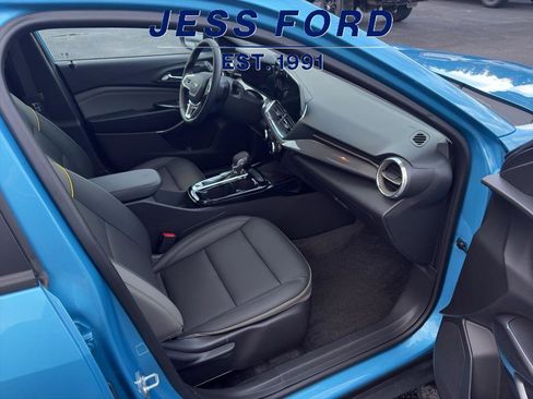 Used 2025 Chevrolet Trax ACTIV w/ Sunroof Package image 10