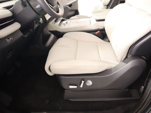 New 2026 Lincoln Navigator Reserve w/ Jet Appearance Package AWD/4WD image 11