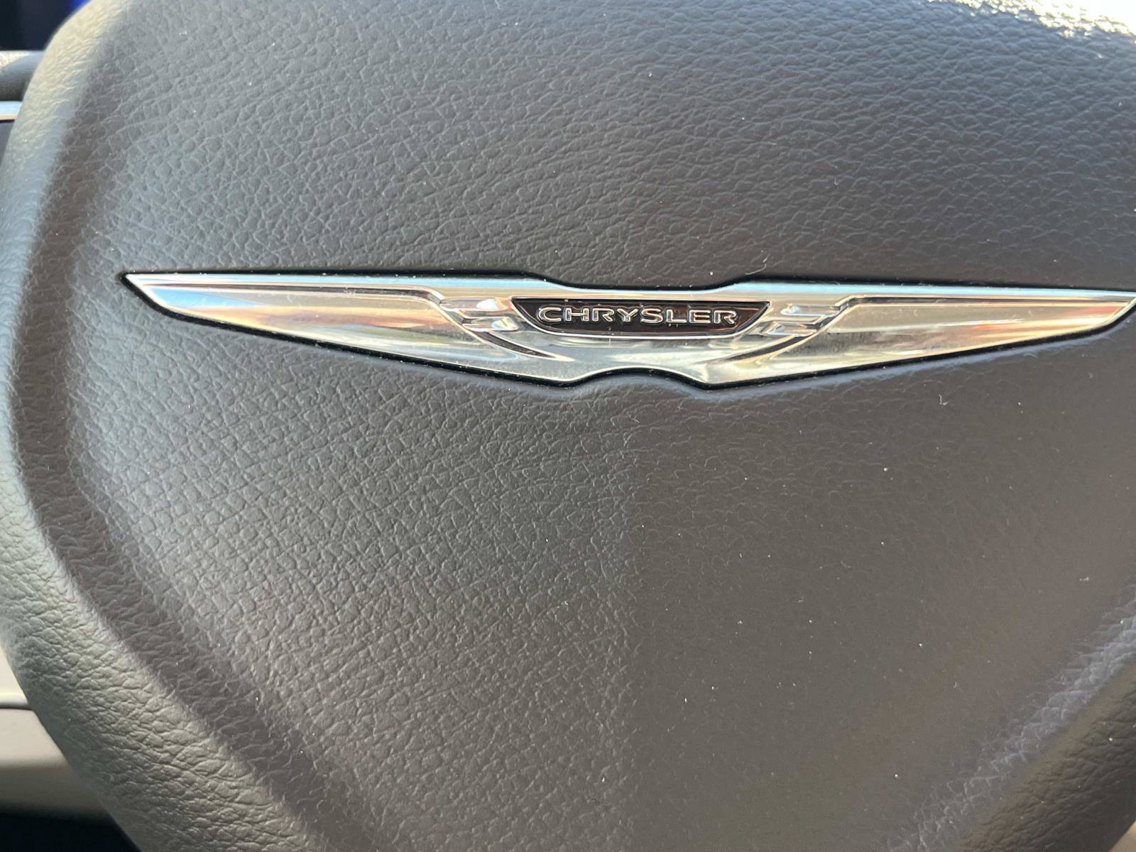Used 2024 Chrysler Pacifica Touring-L FWD image 34