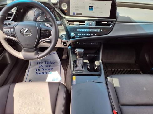 Used 2024 Lexus ES 250 w/ Premium Package image 10