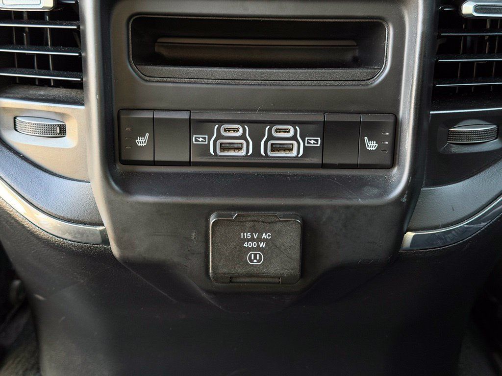 Used 2025 RAM 1500 Laramie AWD/4WD image 15
