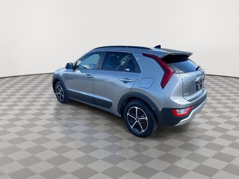 Used 2023 Kia Niro EX FWD image 6