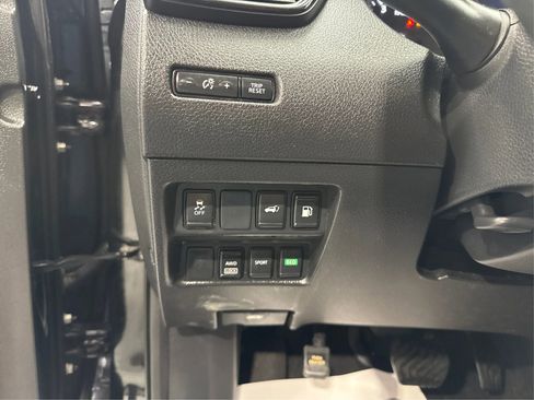 Used 2018 Nissan Rogue SV image 20