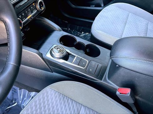 Used 2022 Ford Escape SE w/ SE Sport Appearance Package image 16