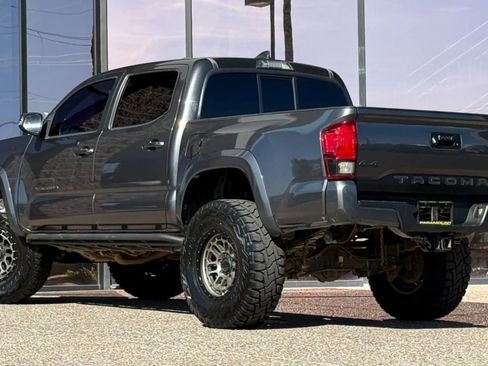 Used 2016 Toyota Tacoma TRD Sport image 7