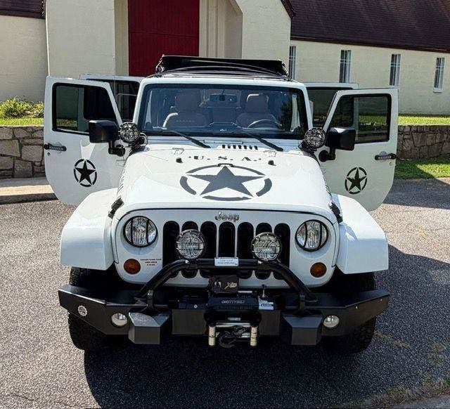 Used 2013 Jeep Wrangler Unlimited Sahara w/ Dual Top Group AWD/4WD image 4