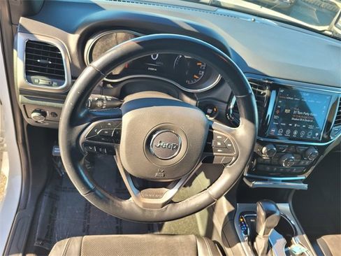 Used 2022 Jeep Grand Cherokee Laredo X image 30