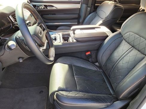 New 2023 Jeep Grand Wagoneer Series III AWD/4WD image 16