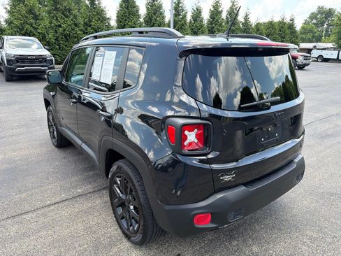 Used 2016 Jeep Renegade Latitude AWD/4WD image 3