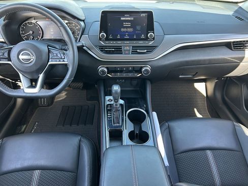 Used 2024 Nissan Altima 2.5 SR FWD image 14