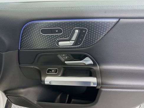 Used 2025 Mercedes-Benz GLB 250 image 31