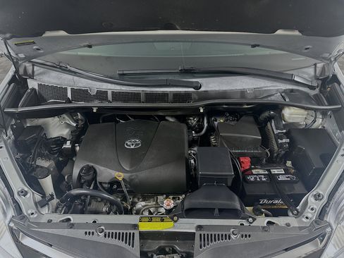 Used 2020 Toyota Sienna XLE image 31