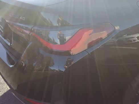 Used 2025 BMW i4 eDrive40 w/ Premium Package image 9