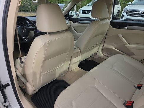 Used 2015 Volkswagen Passat 1.8T Limited Edition image 11