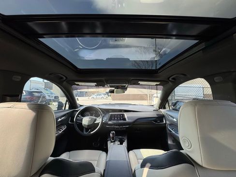 Used 2020 Cadillac XT4 Sport image 3