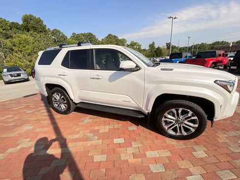 Used 2025 Toyota 4Runner Limited AWD/4WD image 37