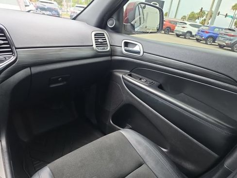 Used 2021 Jeep Grand Cherokee Laredo X AWD/4WD image 12
