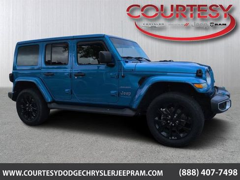 Used 2022 Jeep Wrangler Unlimited Sahara w/ Cold Weather Group AWD/4WD image 1