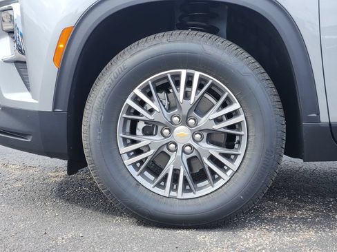 New 2026 Chevrolet Traverse LT w/ Driver Confidence Package FWD image 8