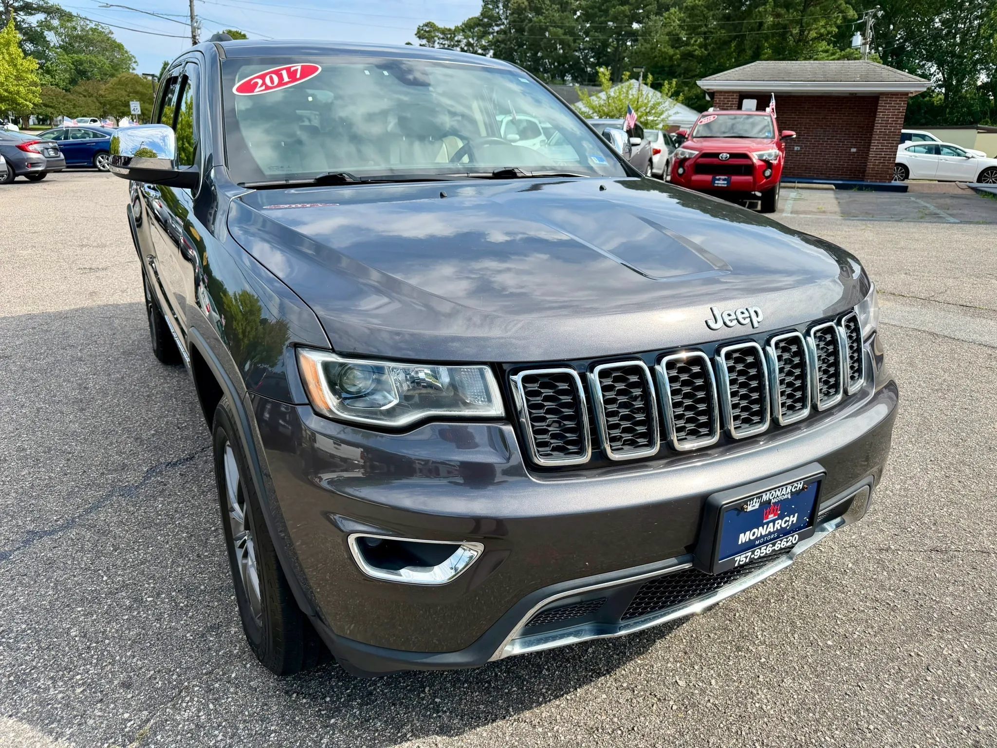 Used 2017 Jeep Grand Cherokee Limited AWD/4WD image 7