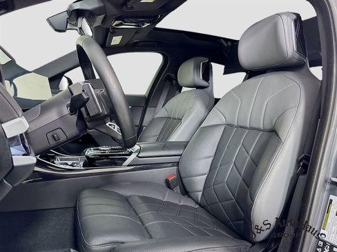 Used 2024 BMW 760i xDrive w/ Luxury Rear Seating Package image 11