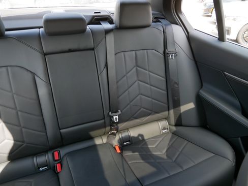 Used 2024 BMW i5 eDrive40i w/ Premium Package image 14