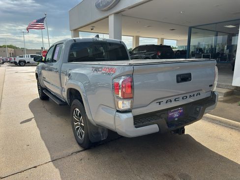 Used 2021 Toyota Tacoma TRD Sport AWD/4WD image 6