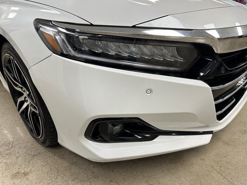 Used 2021 Honda Accord Touring image 2