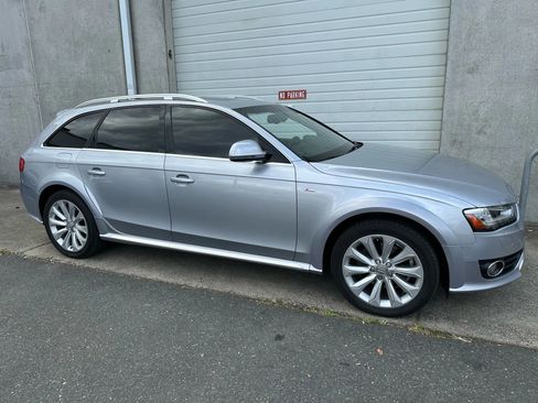 Used 2015 Audi A4 Prestige w/ Prestige Package image 3