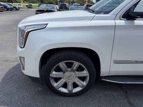 Used 2016 Cadillac Escalade ESV Luxury AWD/4WD image 13