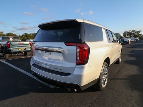 Used 2021 GMC Yukon XL Denali w/ Denali Ultimate Package image 9