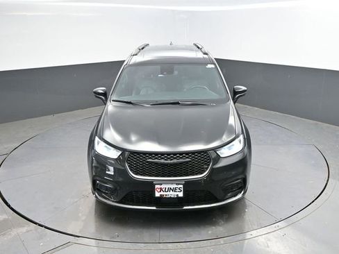 Used 2023 Chrysler Pacifica Touring-L w/ S Appearance Package AWD/4WD image 38